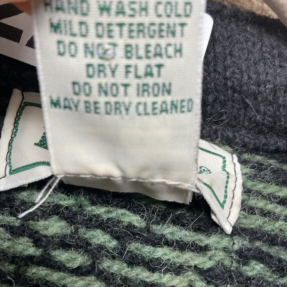 Vintage L.L. Bean Green Black Nordic Snowflake Wool Cardigan Sweater USA Large - Picture 4 of 7